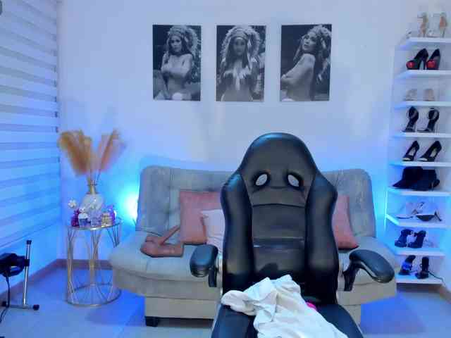 puiyee13 webcam