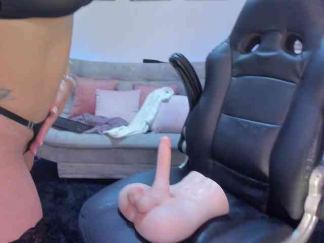 puiyee13 webcam