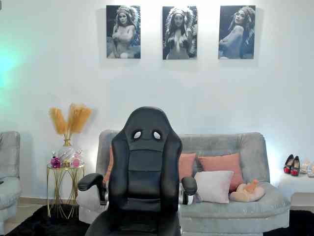 puiyee13 webcam