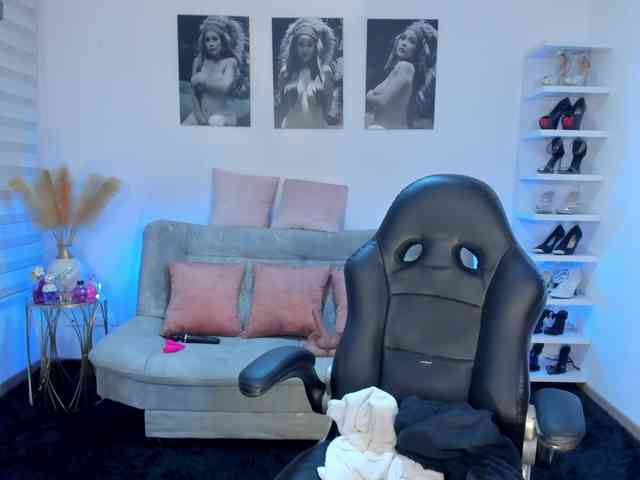 puiyee13 webcam
