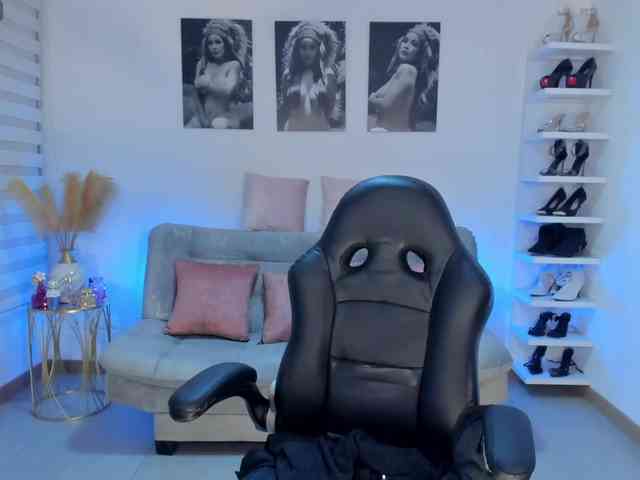 puiyee13 webcam