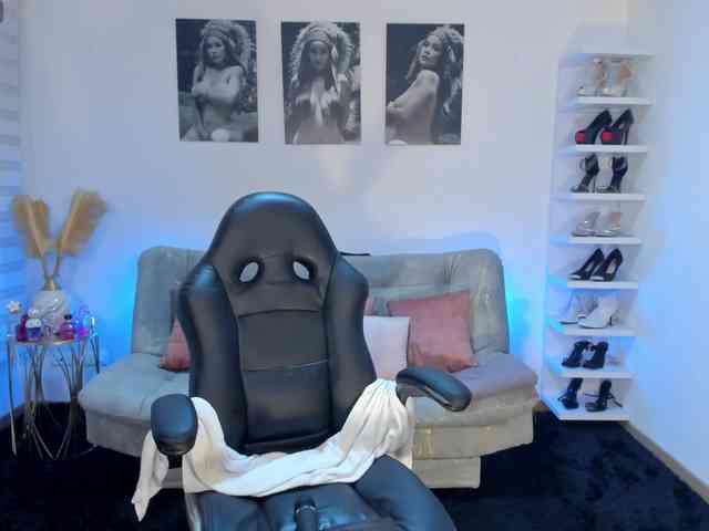 puiyee13 webcam