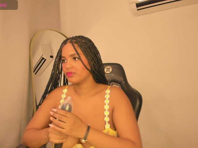 aishaBigass live webcam show