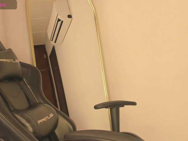 aishaBigass live webcam show