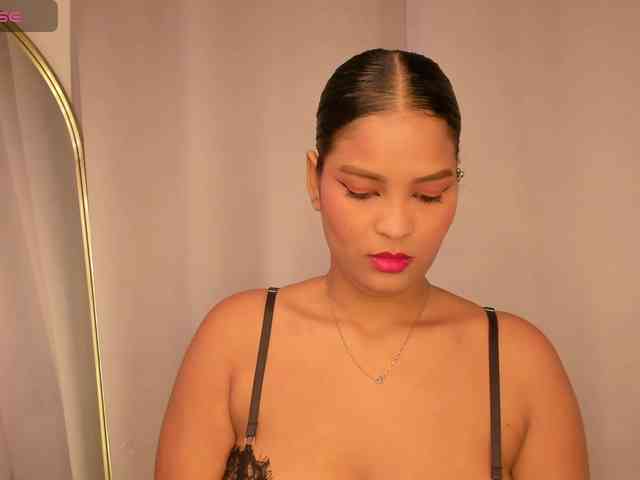 aishaBigass webcam