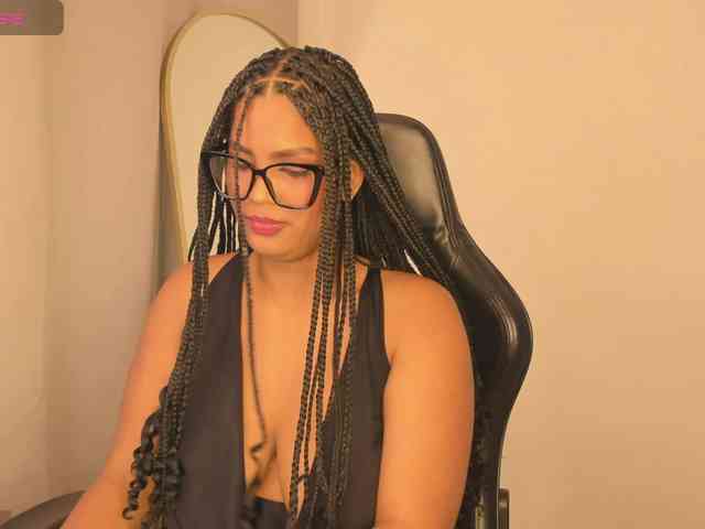 aishaBigass webcam