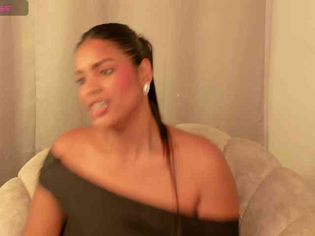 aishaBigass webcam