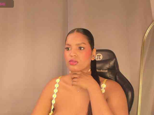 aishaBigass webcam