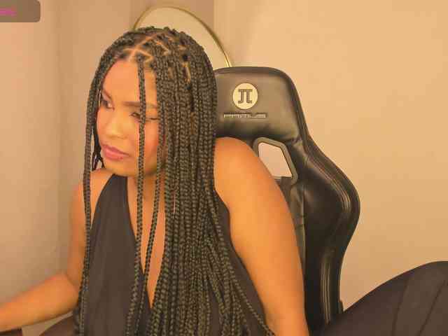 aishaBigass webcam