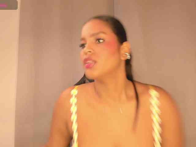 aishaBigass webcam