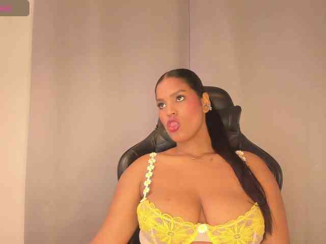 aishaBigass webcam
