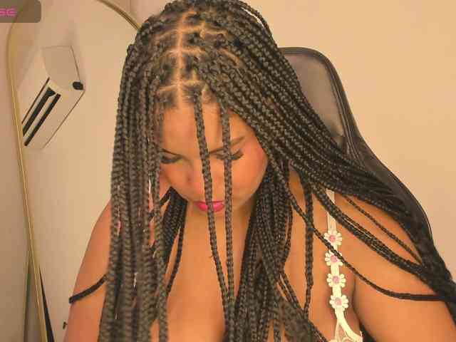 aishaBigass webcam