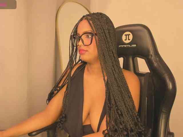 aishaBigass webcam