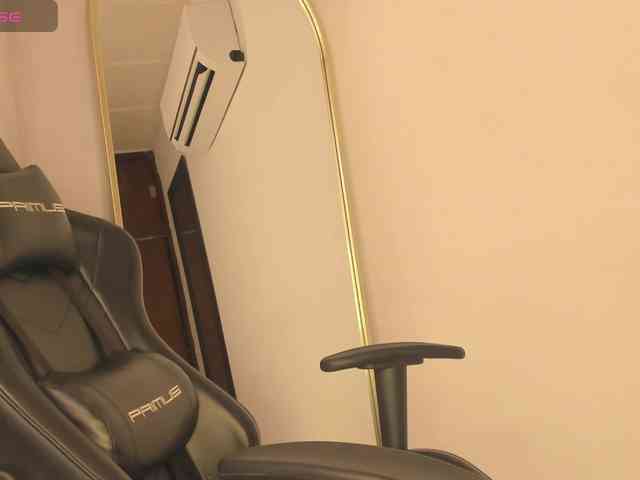 aishaBigass webcam