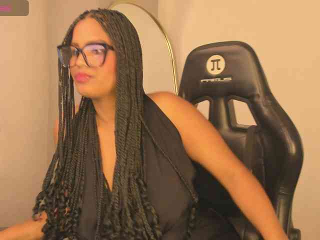 aishaBigass webcam