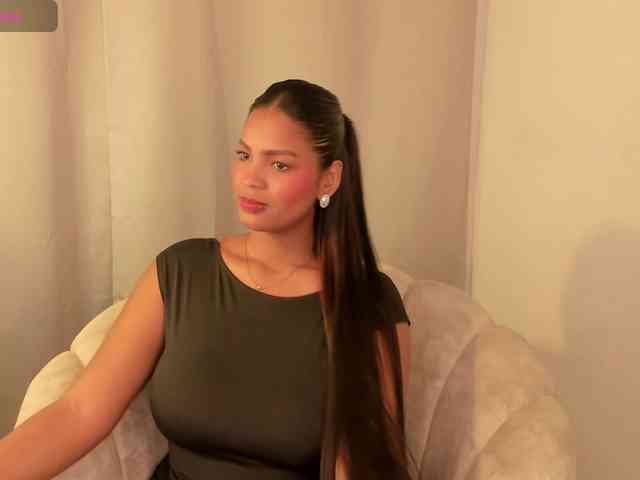 aishaBigass webcam