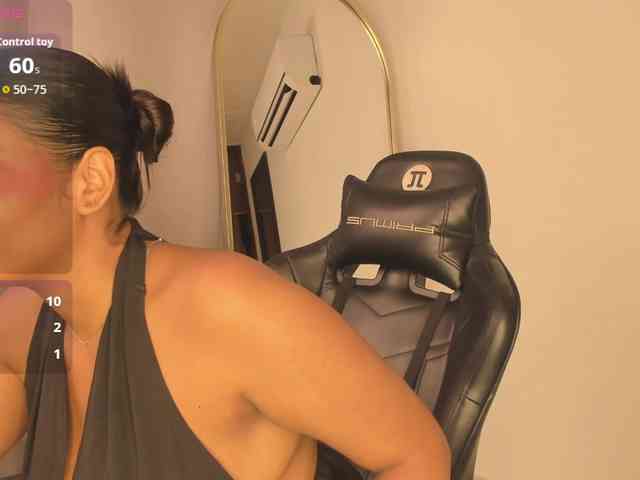aishaBigass webcam