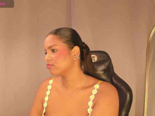 aishaBigass webcam