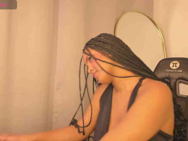 aishaBigass webcam