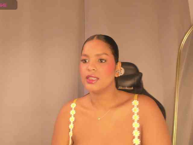aishaBigass webcam