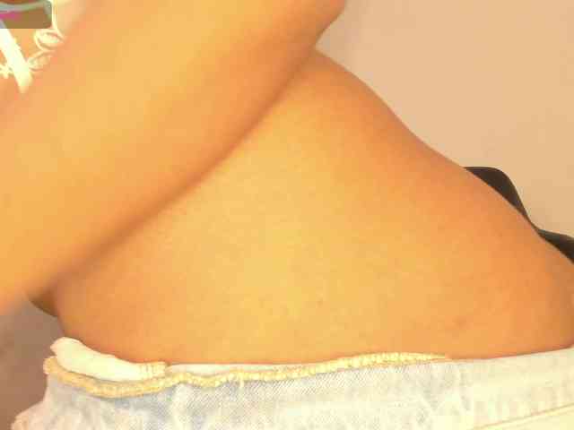 aishaBigass webcam