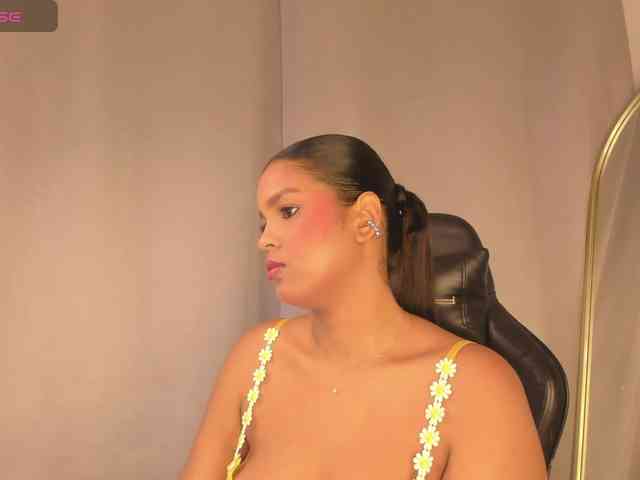aishaBigass webcam