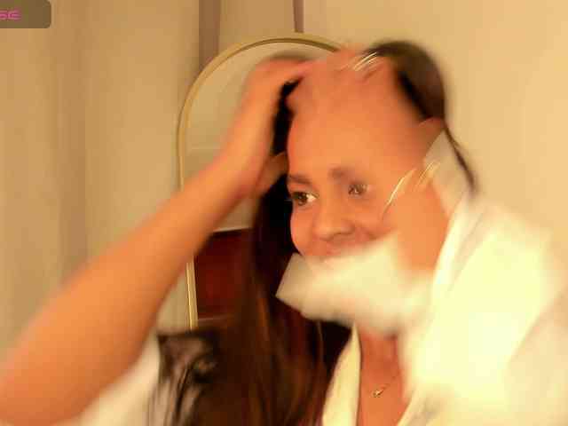 aishaBigass webcam