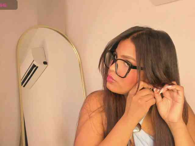 aishaBigass webcam