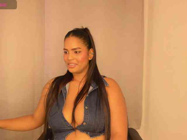 aishaBigass webcam