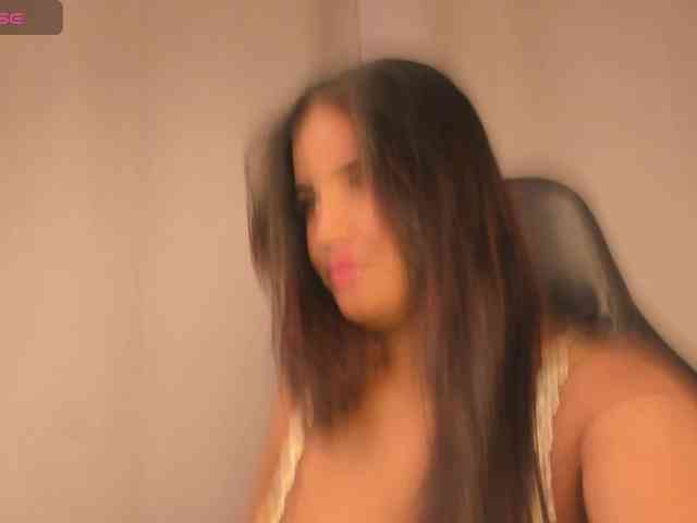 aishaBigass webcam