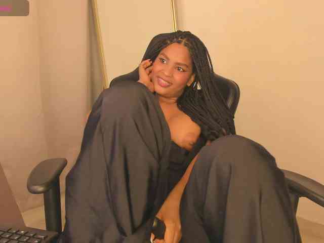 aishaBigass webcam
