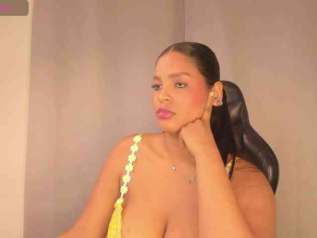 aishaBigass webcam