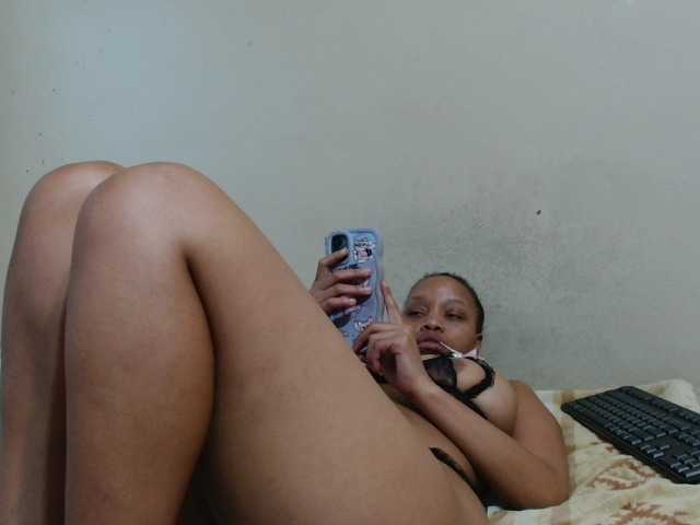GoldenRush01 live cam on BongaCams