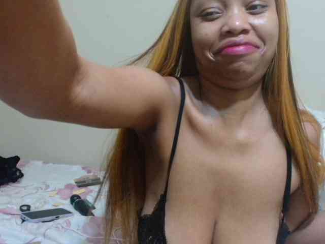 GoldenRush01 Live Webcam on BongaCams