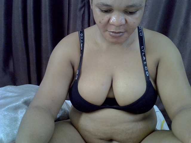 Creamypussyxx Live Cam on BongaCams