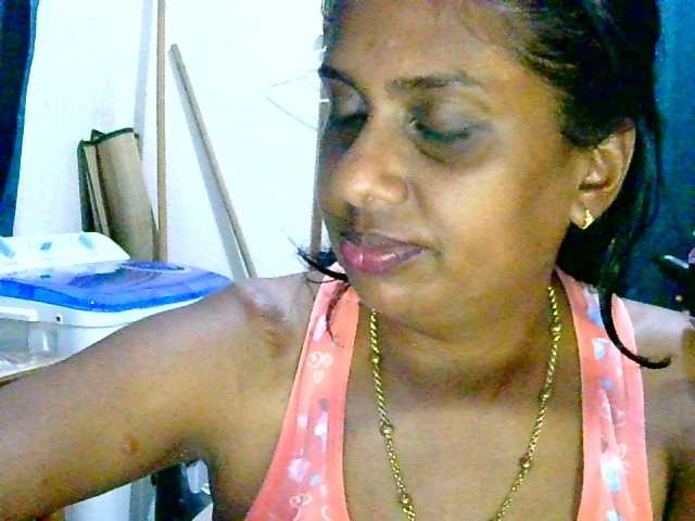 Anshia live cam on BongaCams