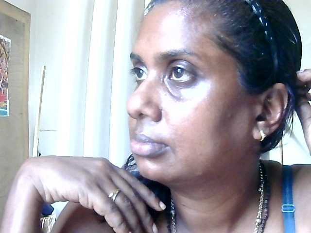 Anshia live cam on BongaCams