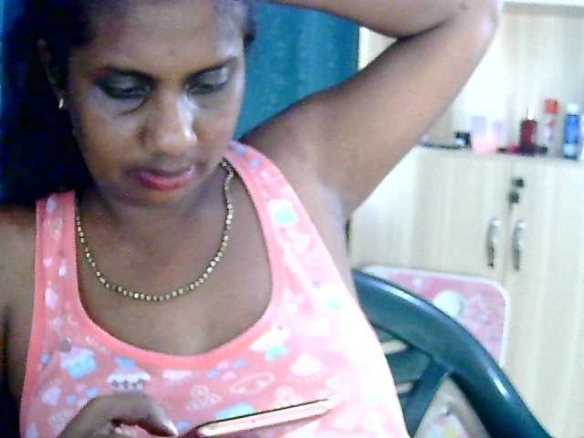 Anshia live cam on BongaCams