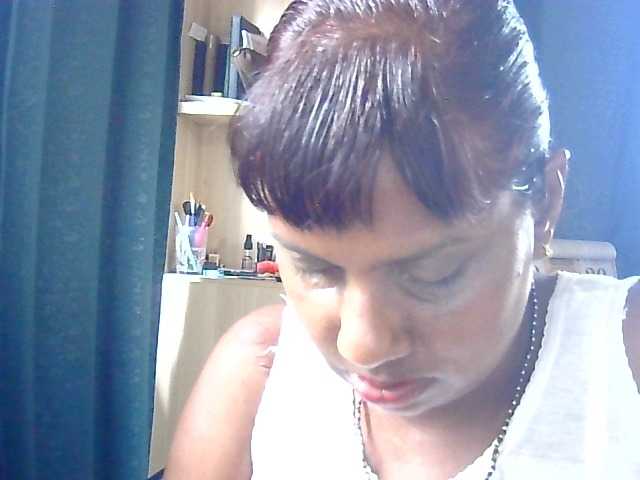 Anshia live webcam show
