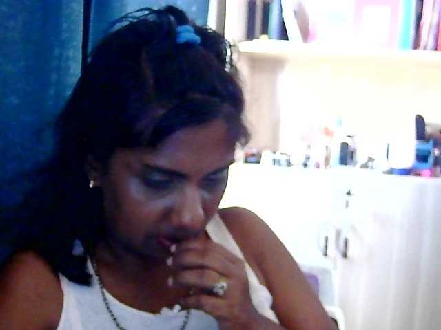 Anshia live webcam show