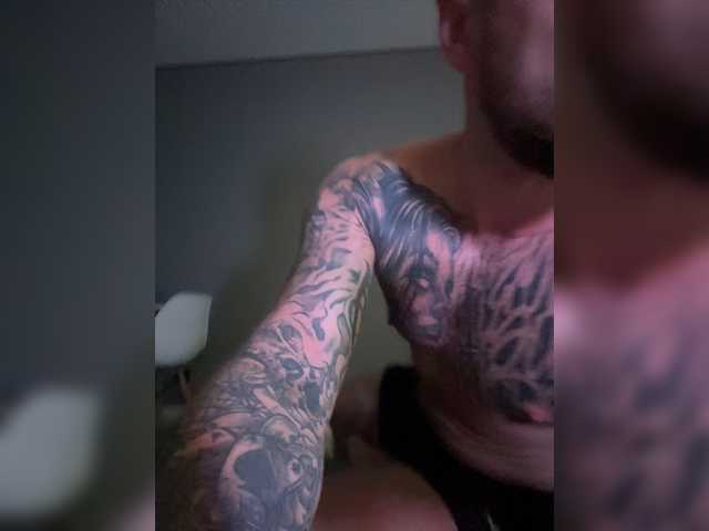 LoveLevelUphorny on cam