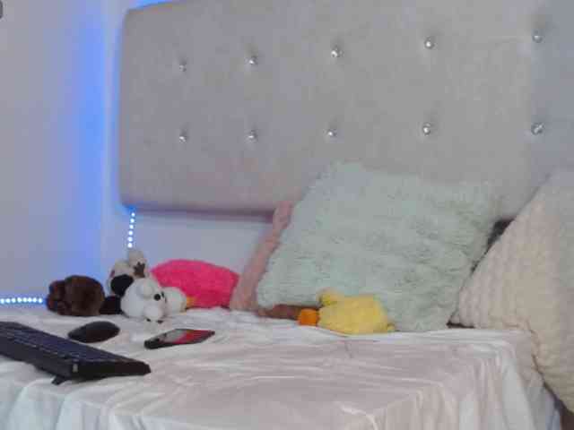 Golden-raiden-12 Live Webcam on BongaCams