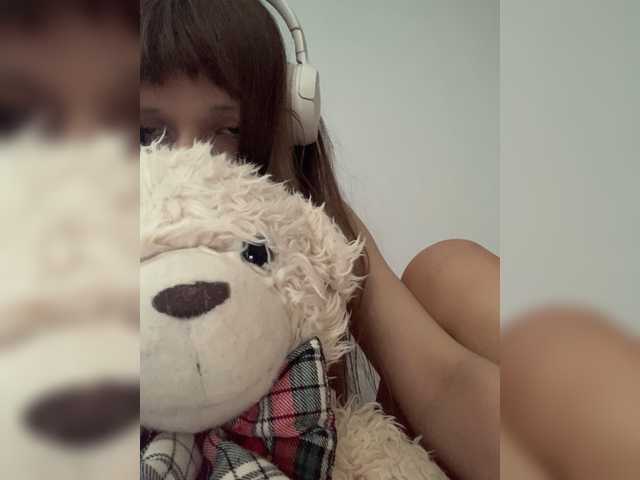 Velune live webcam show