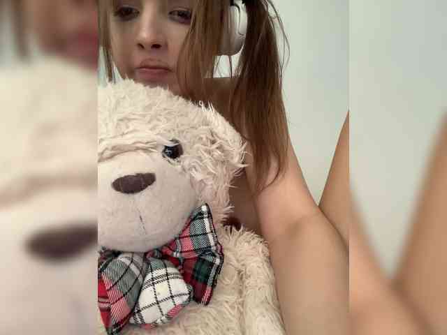 nefiq081 Live Webcam on BongaCams