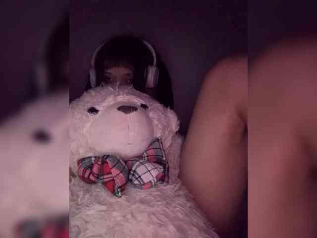 nefiq081 Live Webcam on BongaCams