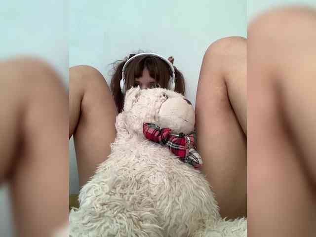 Velune's cam show statistics and live stream