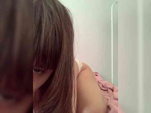 Cocucka_b_tecme's cam show statistics and live stream