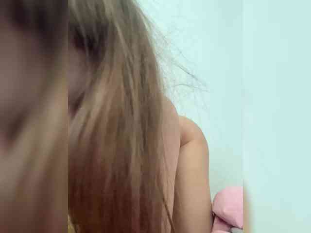 Velune's cam show statistics and live stream
