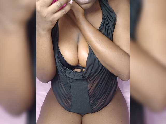 blackcherries live cam on BongaCams