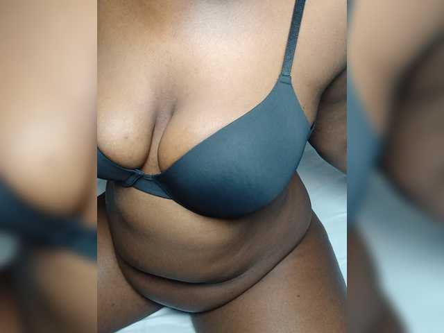 blackcherries live cam on BongaCams